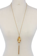 Load image into Gallery viewer, Acetate Moroccan Shape Chain Tassel Pendant Necklace