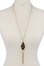 Load image into Gallery viewer, Acetate Moroccan Shape Chain Tassel Pendant Necklace