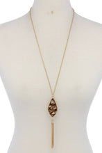 Load image into Gallery viewer, Acetate Moroccan Shape Chain Tassel Pendant Necklace