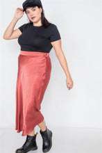 Load image into Gallery viewer, Plus Size Clay Silk Round Hem Midi Skirt