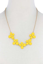 Load image into Gallery viewer, Flower Necklace