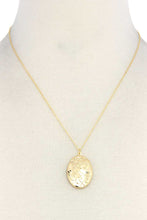 Load image into Gallery viewer, Leaf Oval Shape Locket Metal Necklace