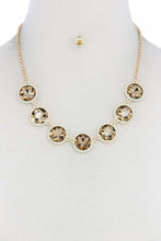 Load image into Gallery viewer, Round Shape Necklace