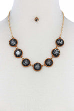 Load image into Gallery viewer, Round Shape Necklace