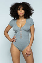 Load image into Gallery viewer, Short Sleeve Hook And Eye Ribbed Knit