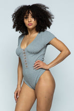Load image into Gallery viewer, Short Sleeve Hook And Eye Ribbed Knit