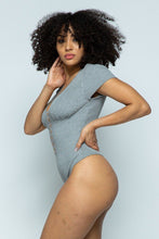 Load image into Gallery viewer, Short Sleeve Hook And Eye Ribbed Knit