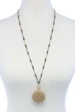 Load image into Gallery viewer, Stylish Sun Flower Pendant Beaded Necklace