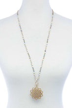 Load image into Gallery viewer, Stylish Sun Flower Pendant Beaded Necklace