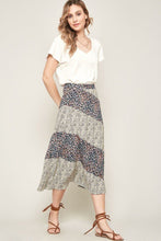 Load image into Gallery viewer, A Floral-print Woven Midi Skirt