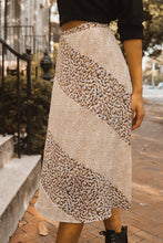 Load image into Gallery viewer, A Floral-print Woven Midi Skirt