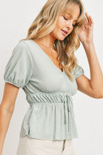 Load image into Gallery viewer, Front Tie Cut Edge Top