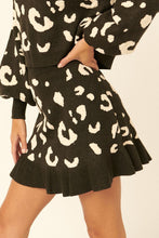 Load image into Gallery viewer, A Leopard-print Knit Mini Skirt