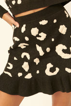 Load image into Gallery viewer, A Leopard-print Knit Mini Skirt
