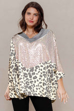 Load image into Gallery viewer, Multi Print Oversized V-neckline